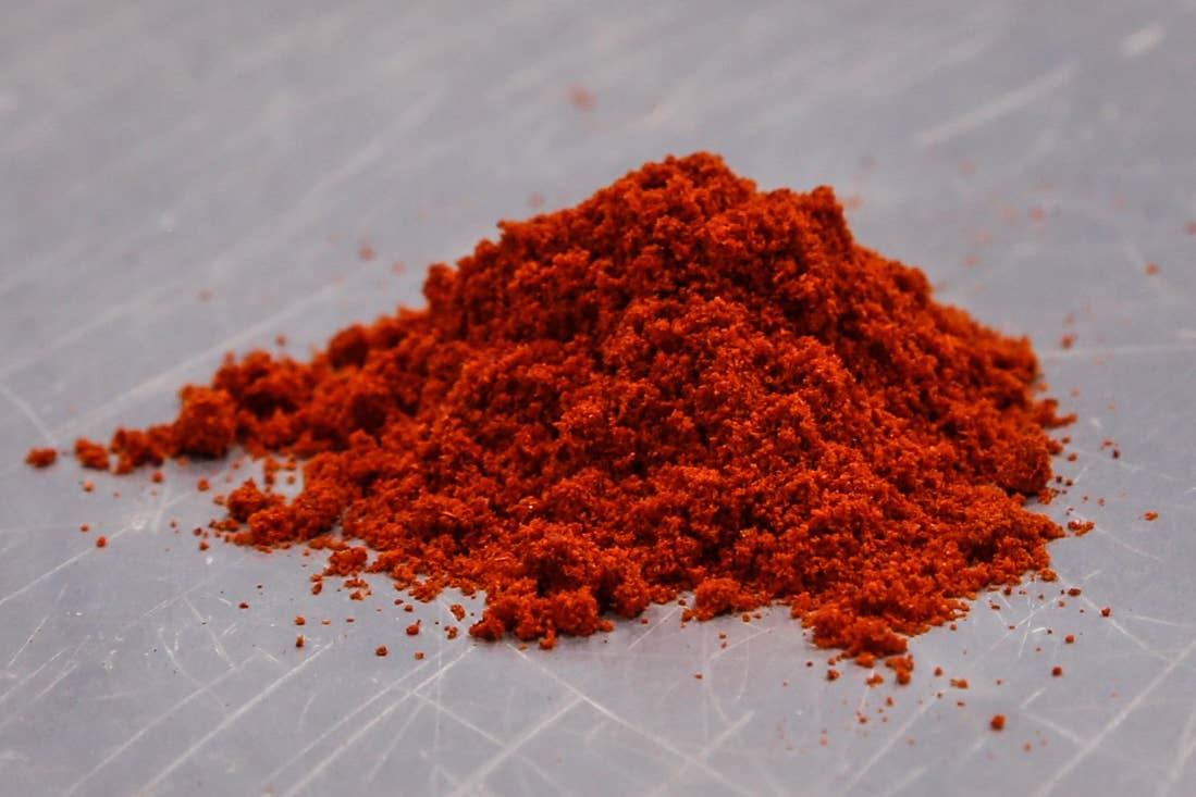 Another view of Kashmiri Chilli Powder by Spicewalla – Mild Indian Red Chilli Powder
